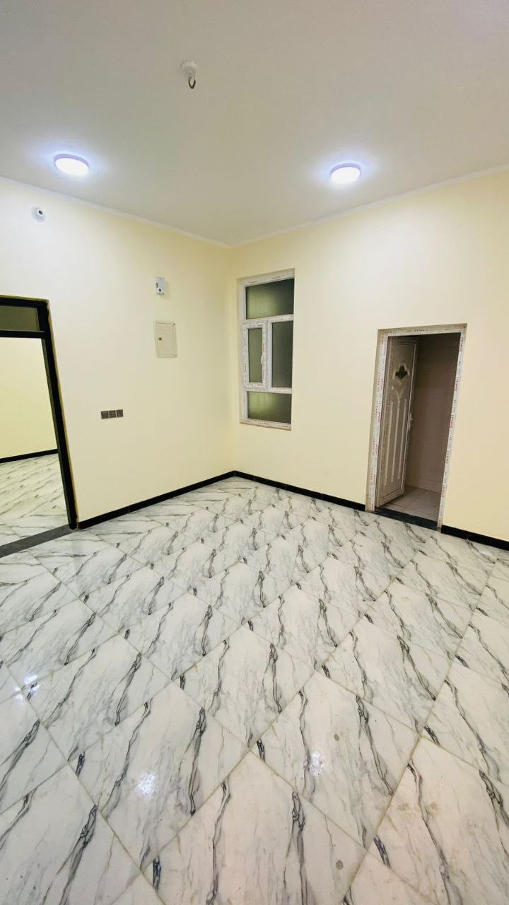 🏠بيت للبيع-في حي اريدو خلف مطعم غليون 

📐المساحة 100متر / طابقين مسلح حديث
📍الطابق الأرضي
•غرفة+صاله+استقبال+مطبخ+مجموعة صحيات
📍الطابق العلوي
•يحتوي على شقه خارجية 

📞للأستفسار يمكنكم الأتصال علئ الأرقام التالية
فراس *********** / المكتب ***********
للمزيد من العروض يمكنكم متابعتنا على الفيس بوك https://www.facebook.com/share/181oCiv5fj/
للعروض قطع التوزيع الجديد الحولي يمكنكم الدخول على الرابط https://chat.whatsapp.com/C3ZLlrqLokWBjJvLsVLeUP?mode=gi_t
