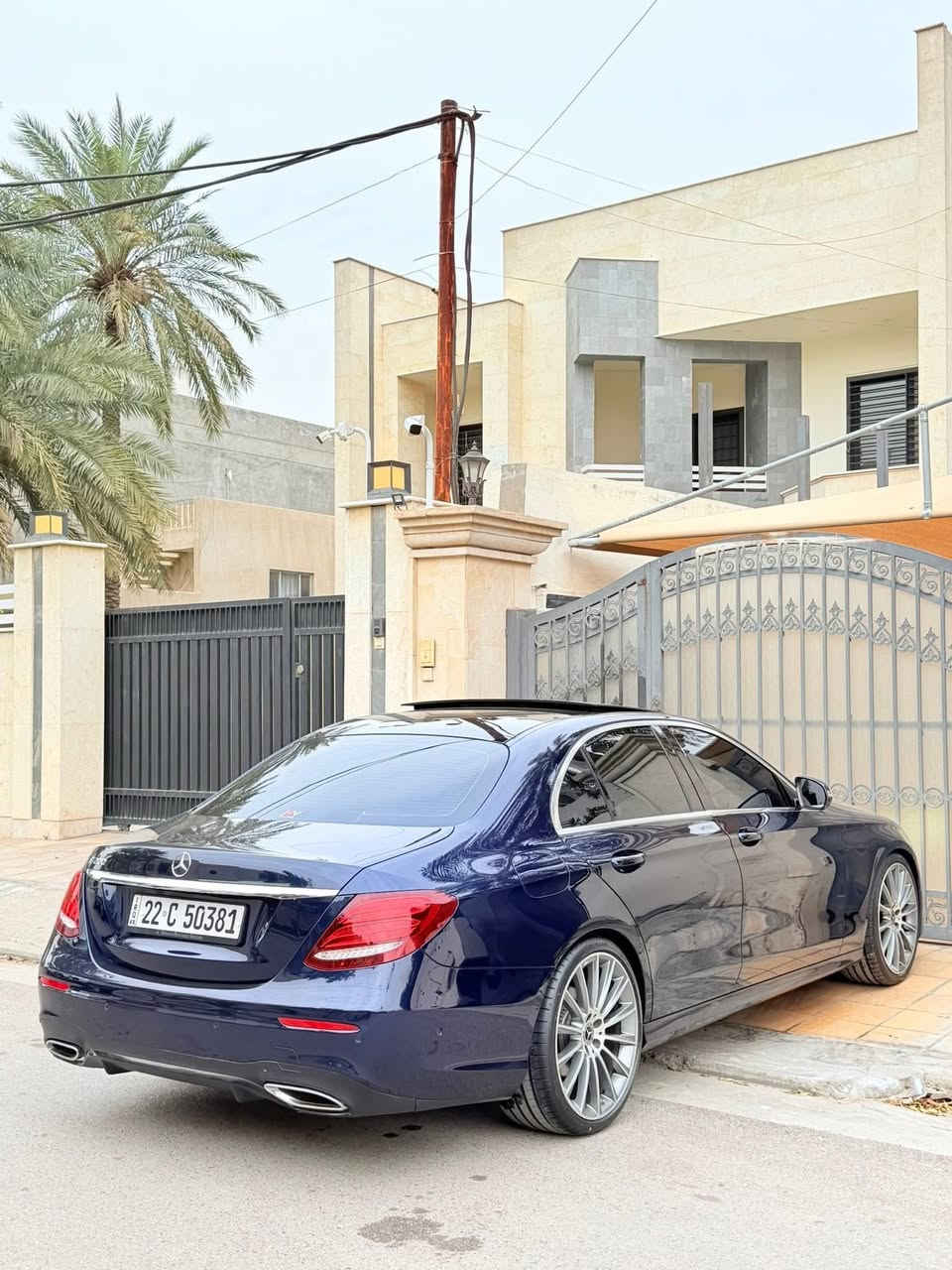 السلا عليكم                       مارسدس E200 2018
وراد الماني 
ماشيه 77ميل
موصفات المارسدس معروفه 
السياره كلش نضيفه وجديده
بدون حادث فقط صبغ باب السايق بدون دواخل بدون ايرباك
كير مكينه مكفوله شرط الفحص
السعر ..... 268$ وبيهه مجال 
مكاني بغداد / الاعظميه
***********
