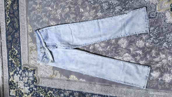 السلام عليكم اخوان كل الموجود بالصور من سعر الف دينار وانت صاعد اليريد يحجز خل يراسلني خاص او واتس اب ***********
التوصيل لجميع المحافضات 5 الاف 
اكو صور مكتوب بيها اسعار واكو لا دزولي التريدوهن وانطيكم السعر ومايكون خاطركم الا طيب
