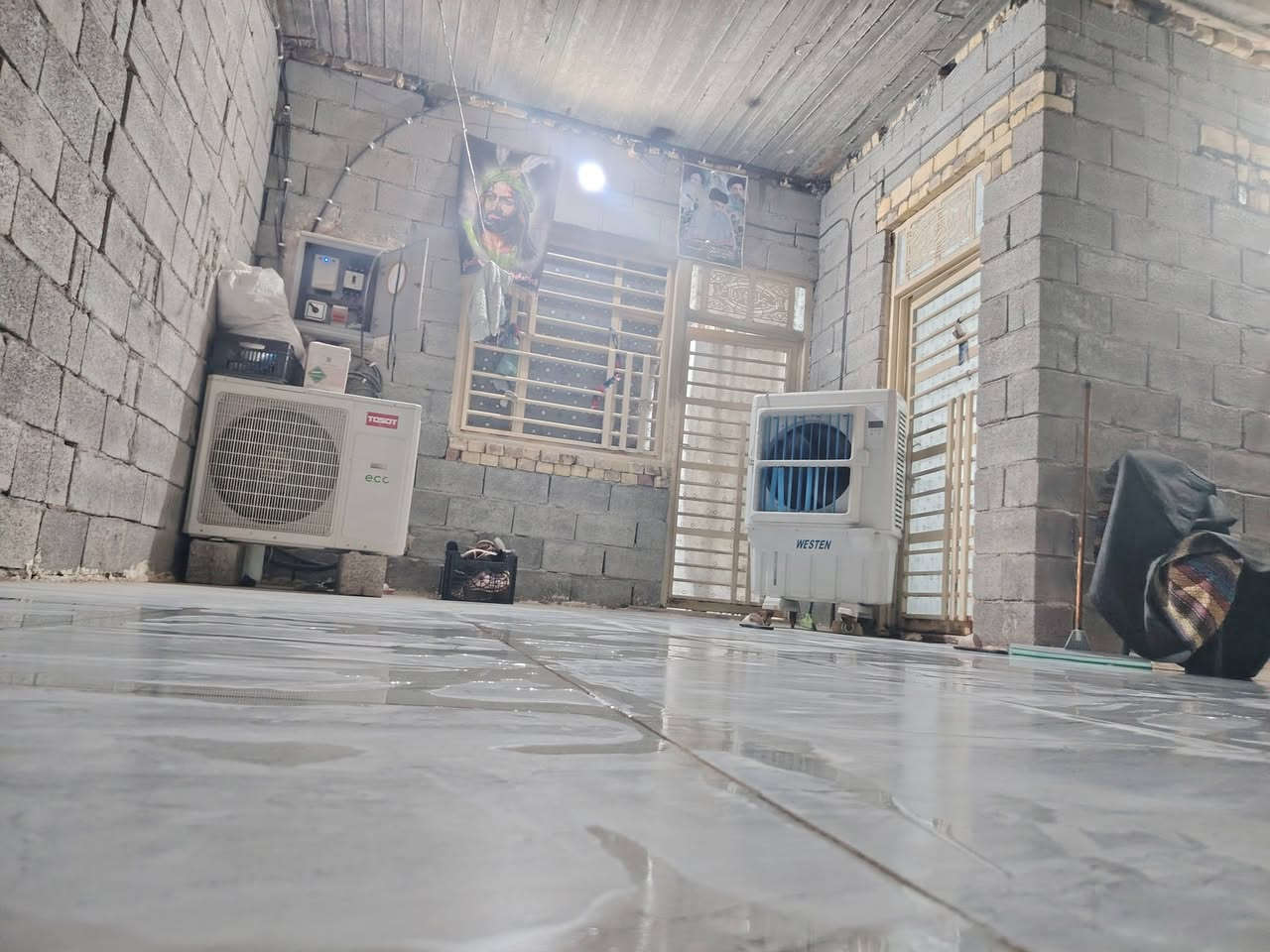 سلام عليكم
بيت 152متر للبيع
البيت كامل جاهز يحتوي ٢غرف نوم وصاله وديوانيه ومطبخ حار وبارد وحمام داخلي وصحيات خارجيه العنوان العماره حي السلام مقابيل جسرالحولي علمآ ان المنطقه كاملة الخدمات تبليط.مجاري كهرباء ورصيف.... رقم التليفون ***********
