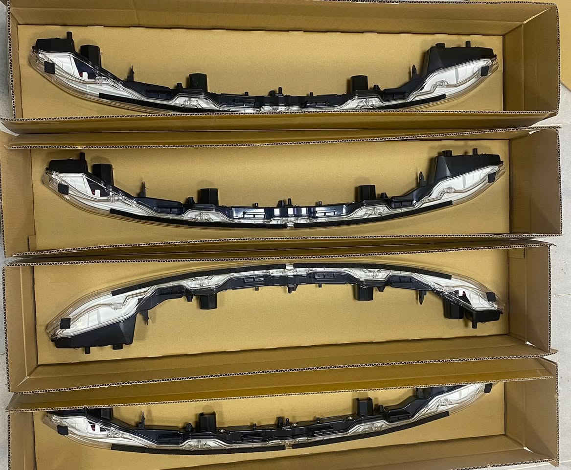 متوفر قطع الغيار تويوتا كراون و سيكنيا واتساب ***********
