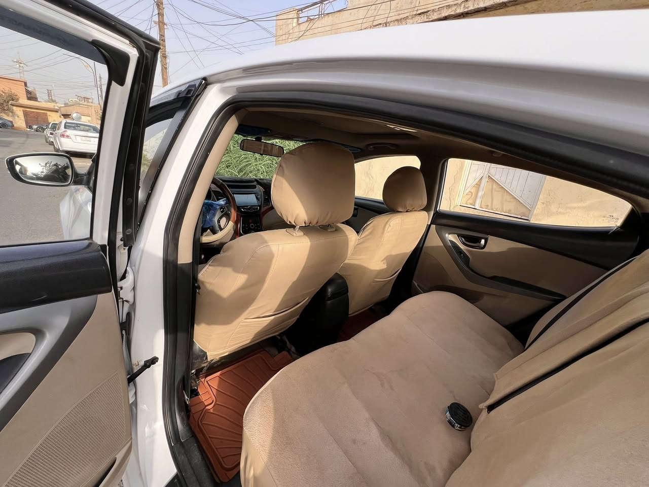 السلام عليكم عندي النترا مضلع موديل 2014 مكينة مامفتوحة لون ابيض فول مال بيت مكفولة رقم صلاح الدين انكليزي شرط التحويل 
بيها 3 مكانات بارد خفيف بدون صبغ 
مراوس فقطً
چاجر حصرآ  من موديل 2018 فما فوق 
فرق نقدآ


**إذا كنت صاحب هذا الإعلان وتريد حذفه لأي سبب، رجاءا أرسل رسالة إلى الدعم الفني**