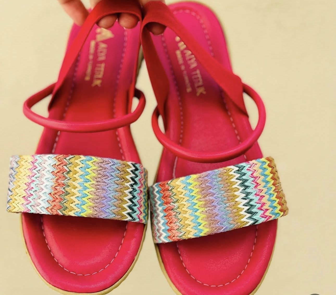 السلام عليكم عندي هذا الصندل 19قطعه سعر القطعه بالفين يجي بدون كارتون


**إذا كنت صاحب هذا الإعلان وتريد حذفه لأي سبب، رجاءا أرسل رسالة إلى الدعم الفني**