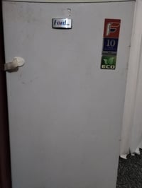 ثلاجه غرفه ٥ قدم اي ضرر مابيها ب١٠٠ الف للاستفسار 07822378540