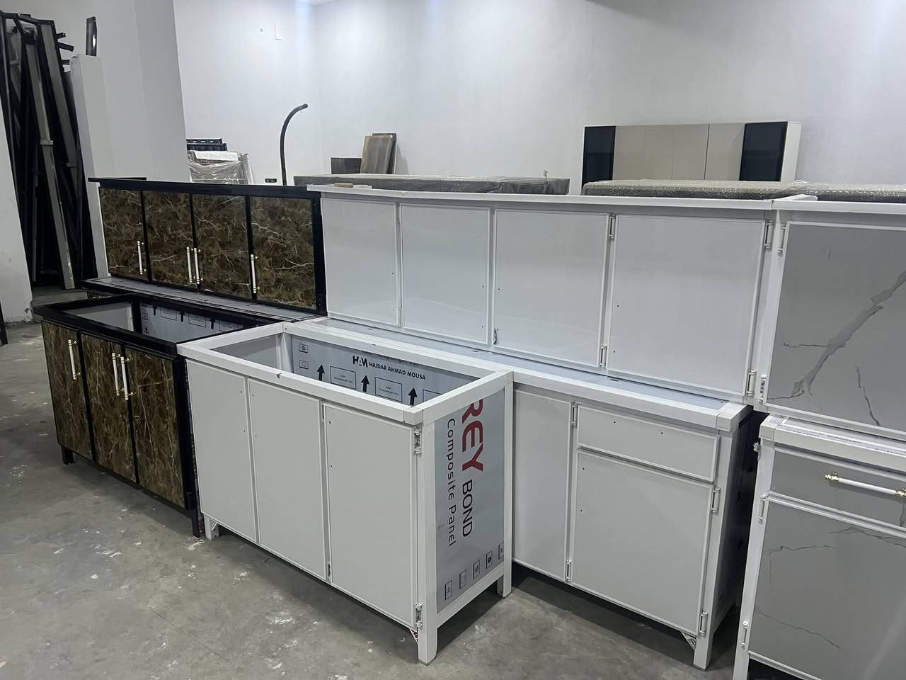 متوفر الان في معرض السلطان2
كاونتر كافة القياسات 
العنوان شارع المثلث ب القرب من سيراميك القطبي مقابل حدادة حسام العزي 
***********
***********
