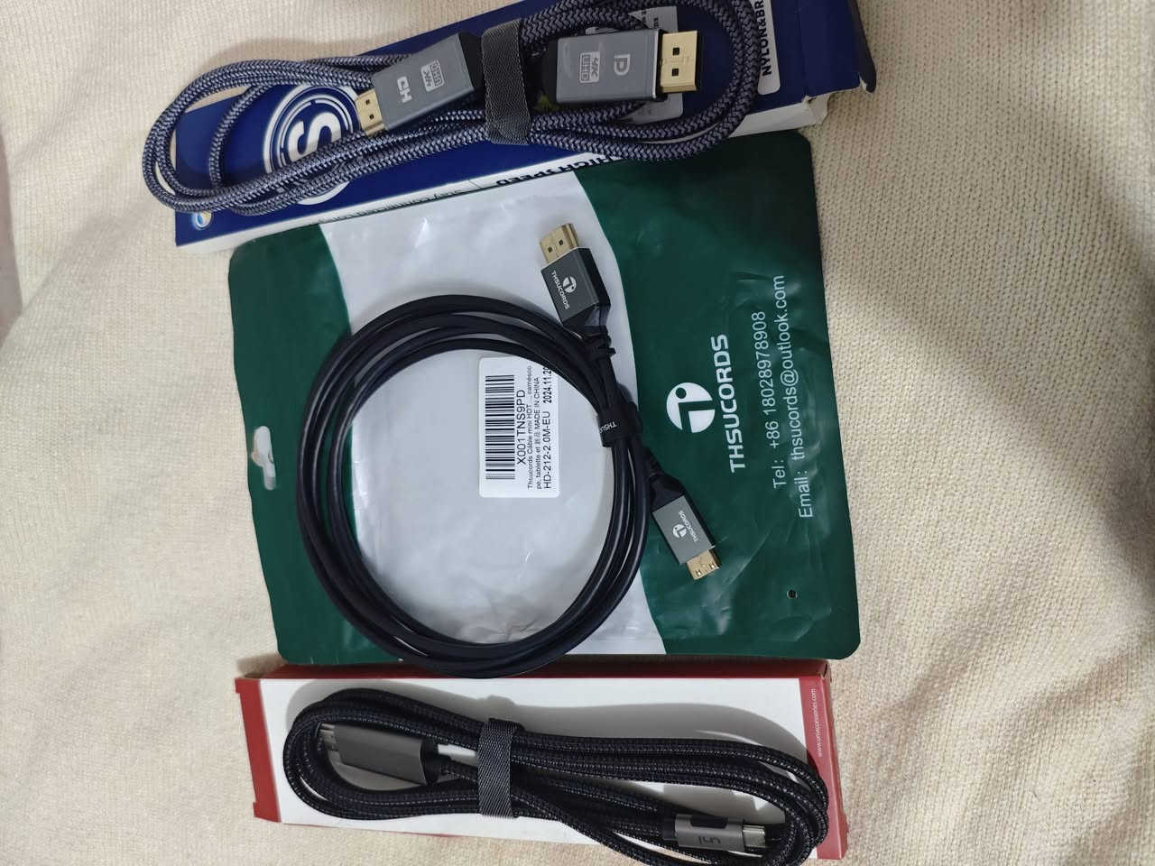 كيبلات hdmi كيبل mini hd الى hdmi وكيبل display port الى hdmi 
وكيبل type c الى hdmi كلهم ب25 وية التوصيل مفرد ب8 من دون التوصيل للتواصل يرجى مراسلتي على الماسنجر او على الواتساب ***********
