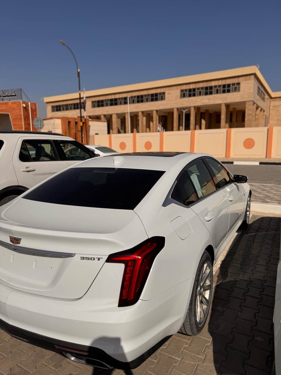 السلام عليكم كاديلاك ct5 
سنه الصنع 2021
وارد امريكي 
بنيد وتقرير 

السياره فول موصفات
بانوراما
رادار 
شحن لاسلكي
تبريد ثلج
ماشيه ٦٥ الف km
السعر المطلوب ١٨٥ ورقه وبيها مجال للشراي
*********** البصرة, العراق
