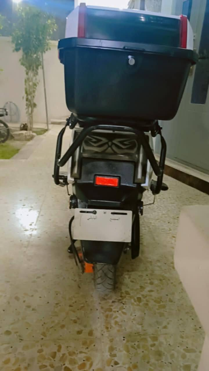 السلام عليكم دراجه شحن نوع سكنس مدرع نضافه فول مواصفات 6بطاريات بيهن نفخه فقط كهربائيّ كلهه شغاله وعل فحص مراوس ب هارلي اووو جبلي تجي تفحص وتشوف بعينك 0786 544 5986هاذه رقمي متواجد واتساب
