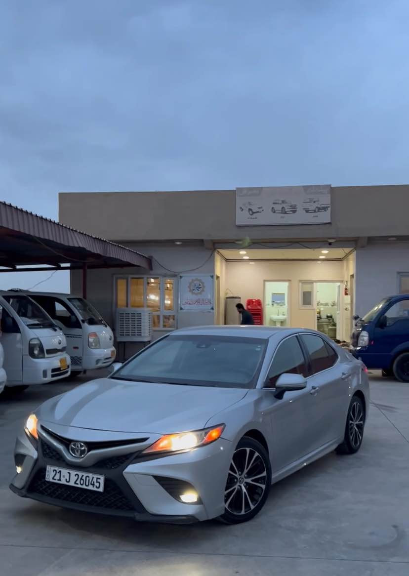 Toyota camry se 2018
یەک پارجەی سبوخە بەس بولند
سەرە شانسیەکی گرتیە
هیج ئیرباگی نەتەقیە بەشەرت کۆمپیتەر 
ناو بەتانو هەموو شتی بە شەرت
سێ جێی گجکە pdrهەیە
گیر مەکینە بە شەرت
سەیارە جایز جایزە
سیارەکە زۆۆر جوانە
ژ.م *********** اكر, نينوى
