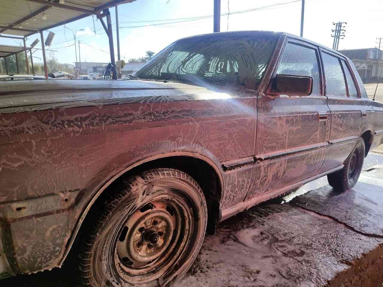 السلام عليكم 
سوبر موديل 82 
لون سمائي
سعرها 30 وبيهامجال قليل 
محرك 2.500 vvt وكير 
جدد
رقمي ***********
