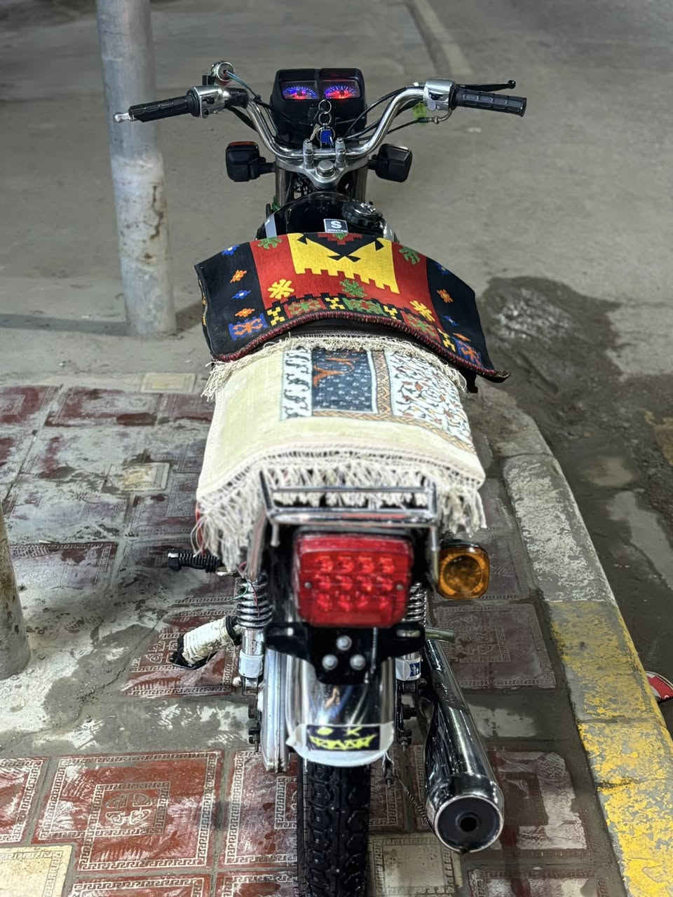 السلام عليكم دراجه أربعه كير للبيع الغراض23 شلامجه شاصي15 أوراق اصولي مكينه مديل25  صارله شهر ونص من شاده السعر خاص المكان كربلاء قرب فندق البارون الرقم ***********
