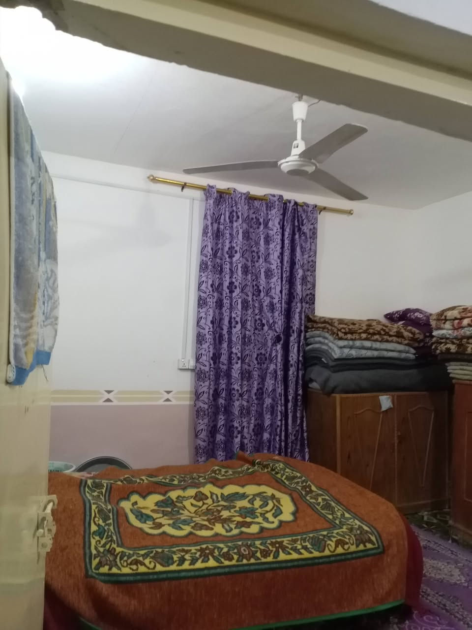 السلام عليكم بيت للبيع مكون من استقبال 7×4 وصاله 8×4 غرف عدد 2 طولهن 5×4 ومجمع داخلي طوله 4×3 العنوان زراعي ال عبود خلف ملعب سيد علي
اي استفسار الاتصال ع رقم ***********
ملاحظه غير متواجد ع خاص
