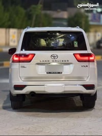 لبيع لاندكروز vxr 2023 تون تيربو داخل احمر ثلاثه شاشات داتا شو كبير فو...