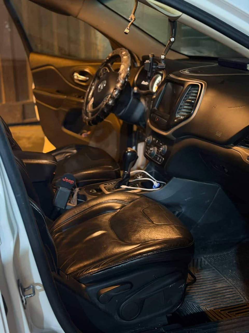 السعر 120 الستفسار *********** جيب شيروكي موديل 2017 امريكي بيهه طخه خفيفه بل دعاميه اماميه  بدون دواخل السياره فول مواصفات عده الفتحه تحكم ستيرن فور ويل شاشه جبيره   مكينه وكير مكفولات مكان السياره واسط الكوت
رقم السياره كربلاء مشروع وطني
