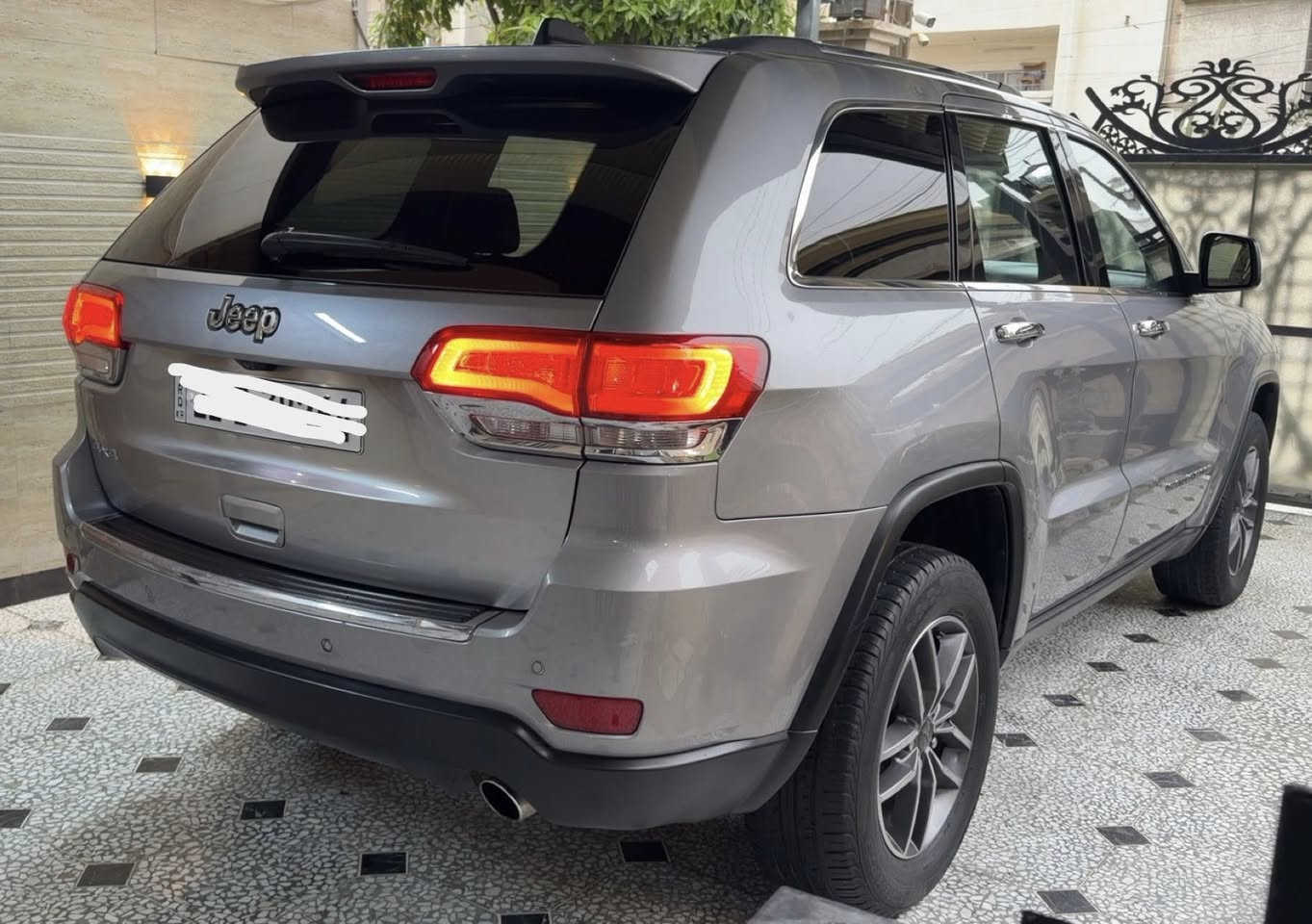 للبيع جيب ٢٠١٩ امريكي فول مواصفات ١/١ لمتد عدة الفتحة
ضرر بسيط بدون ايرباك سيارة جداً نظيفة وشرط الفحص 
رقم سليمانية الجديد هزة وفحص جديد ب ( اسمي لسنوية)
المواصفات:-
١- بصمة تشغيل +ابوب 
٢- خرن ميموري 
٣- فور ويل ( ماوس ) 
٤- جنطة كهرباء 
٥-اطفاء ذاتي عند التوقف
٦- رادارات جانبي + حساسات امامي خلفي 
٧- تشغيل عن بعد 
٨- محرك ٦ سلندر 
٩- شاشة كبيرة 
١٠- كشنات جلد + تدفئة 
١١- ماشية ٦٢ الف 
وباقي المواصفات المعروف للجيب ملاحظه(( ضرره فقط جاملغ صبغ وحافة البنيد صبغ من الجانب بدون ايرباك ))
عنواني بغداد حي الجامعة 
السعر ١٩٨ ورقة 
***********
