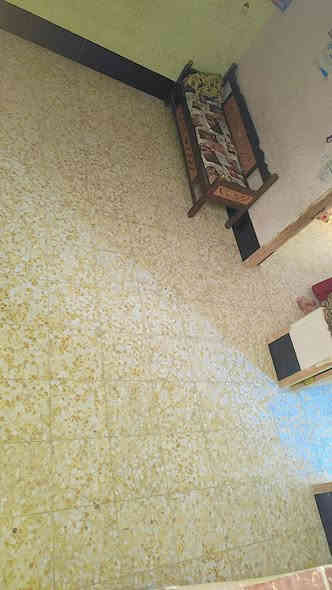 دار لبيع ابو خستاوي شارع الغسل مساحته 140م قريب على شارع كربلاء  طابقين يحتوي على غرفتين وصاله واستقبال ومطبخ وحديقه وسطحين سعره 55 مليون وبي مجال بسيط الاتصال بلرقم ***********
