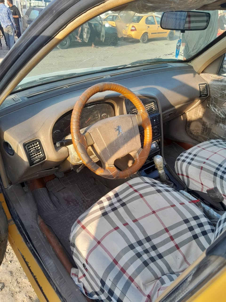 بيجو ٤٠٥للبيع موديل ٢٠١٢سنويه جديده لقايت ٢٠٢٨محرك وكير كفاله حداديه نص عمر تخم تاير جدد عليها هيئه وقرامات حسب الاتفاق السعر ٢٦وبيها مجال الشراي يتصل أو خاص


**إذا كنت صاحب هذا الإعلان وتريد حذفه لأي سبب، رجاءا أرسل رسالة إلى الدعم الفني**