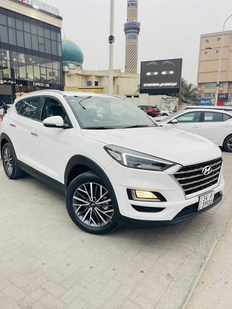 سلام عليكم 
توسان 2020 خليجي مكفوله ماشيه 75 
رقم دولي جديد وهزه جديده مكفوله ضربه وصبغ وتبديل وبارد فول مواصفات بصمه سايد بريك رجل كشنات ثنين كهرباء جلد بقلاوه شاشه بلاد كار بلي تحكم ستيرا تبريد ثلاث قطع خلفي وجكمجه تخم تاير جديد سبير مانازل حساسات امامي خلفي وعدسات زنون ومري شفط اريل نفكيشن رادار وبقيه المواصفات واضحه بالصور 
مكاني البصره الجبيله 
للاستفسار 
***********
