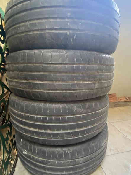 السلام عليكم تايرات مستخدمة شبه جديدة 235/55/19 مال سورنتو سعر 75 مكانهن حي الجهاد ***********
