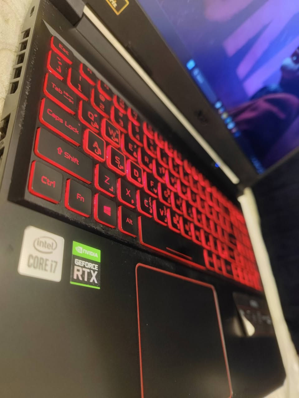 السلام عليكم ورحمه... 
لابتوب الكيمنك من Acer فئه النيترو 5 الاحترافي 
الجهاز بنضافه حلوه بدون اخلال مضمون كله شغال ١٠٠% 
ياتي بعتاد

شاشه حجم 15 انش الوان رهيبة Led بمعدل تحديث 144Hz تدعم G-cyng 

معالج من انتل خرافي اكيد
Core i7-10750H الجيل العاشر فئه H للاداء الثقيل بتجربة معالج حتى 5.00GHZ ممتاز

كرت الشاشه المنفصل احترافي من 
NVIDIA RTX 3050 TI -4GB 256BIT DLSS REY TRACING 
نسخه الTI لافضل اداء ممكن 

رامات مطوره الى 16GB نوع DDR4
هارد 512SSD بالإضافة الى ٣ منافذSSD و HDD لامكانيه التطوير

صوت ستيريو من دولبي وكيبورد احمر ضوئي معرب اصلي

بطاريه ساعتان عمل وحسب الاستخدام 

دعم الWIFI 6 لافضل اتصال شبكي 

نضام تبريد NITRO COOLER BOOST بارد جدا تحت الضغط 

اكيد الجهاز لكافه الكيمنك الحديث او صناعه المحتوى و الهندسيات 

ملحقات جنطه و شاحن اصلي 
السعر ٧٤٥ الف فقط 
بغداد ويوجد توصيل ايضا 
تواصل***********
