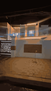 السلام عليكم دار للبيع 

300متر 10*30

يحتوي ع 5نوم 

بناء حديث زيرو

صاله ستقبال +صاله داخليه 

صحسات داخلي وخارجي 
عرض الشارع 15 تبليط

العنوان القادسيه حي الضباط 

مربع الحلاوي 

لاستفسار ***********
