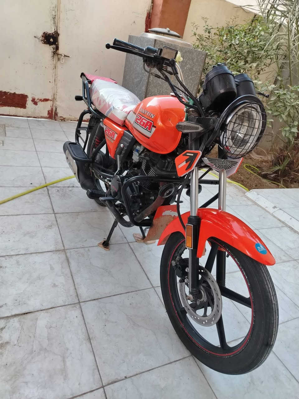 دايوان نفخ ٢١ .. أوراق اصولي شرط ترقيم  محرك مكفول حجم ٢٠٠ سيسي .. لايت جمجمه.. زوج تاير جدد .. كهربائيات كامله .. دراجه جديده ونصبتها حلوه مكاني كربلاء.. والشراي يتصل ***********
