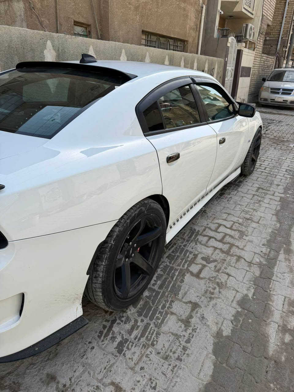 السلام عليكم
جارجر 2018 وارد أمريكي اكلين 
سياره بيه قطعه صبغ فقط الباقي كفاله 
محرك 6400 SRT
سياره فول مواصفات 
رقم بغداد تحويل ثاني يوم 
مكان السياره بغداد الحريه 
السعر 215 ورقه وبيه وبيهه مجال بسيط 
الاتصال والاستفسار *********** Colombo, Sri Lanka
