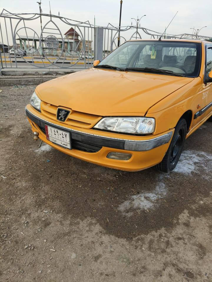 بيجو 2018 تحويل مباشر
غرامات مصفره وهيئه 
مكينه كير حداده تبريد تخم تاير السياره مانقصهه شي 
السعر 40 وبيها مجال مكان السياره بصره البهادريه
للاستفسار الاتصال ***********
