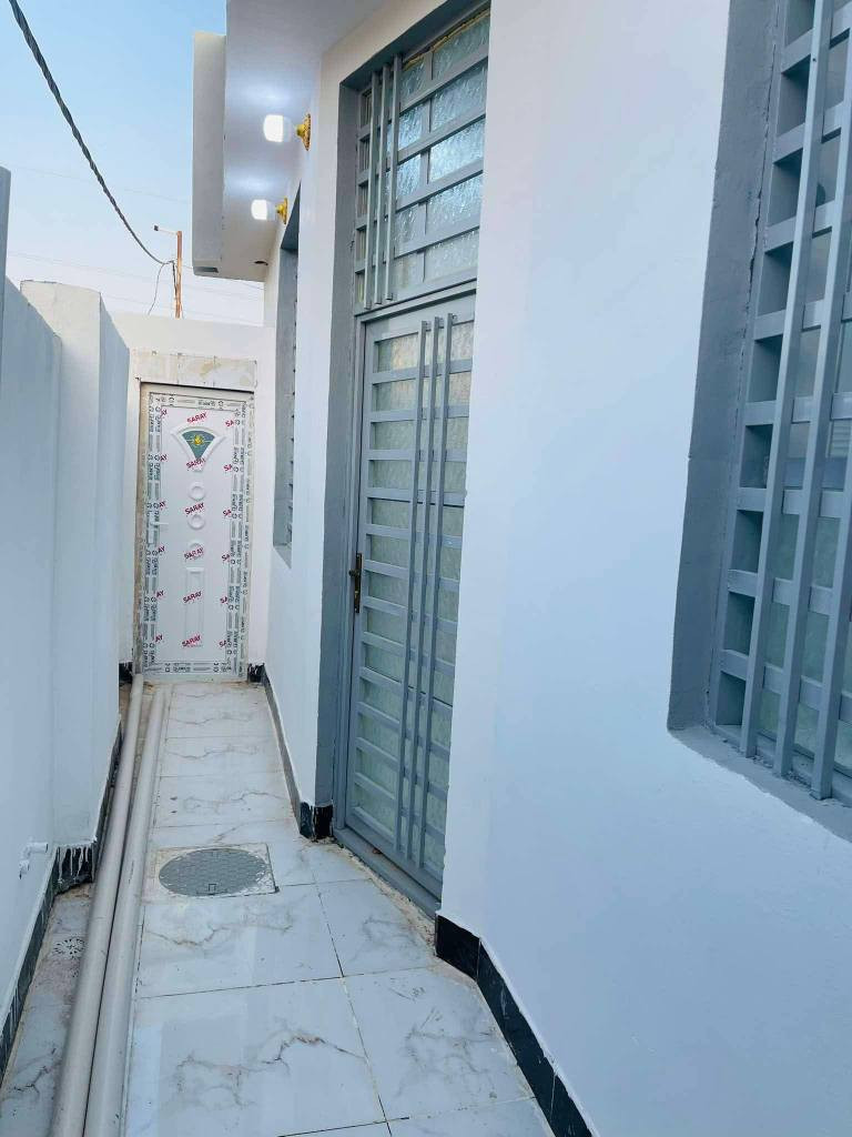 دار للبيع #نضام_اقصاد_شهري
130 متر  #سند_25
بسعر 43مليون مع المجال 
مستعجل عل بيع بسعر النقد
مقدمه 20  
كل شهر 500الف

غرفتين/صاله/مطبخ/صحيات 2/استقبال
كراج كبير/مكشوفه 2 /شتايكر كامله
ماء/كهرباء/سوق/مدارس/تبليط #عرض_10
الضمانات صك محكمه 

الموقع 🏡  
نجف/شارع الصب عمود 317 سوك الحمداني
للتواصل ***********وتساب النجف, العراق
