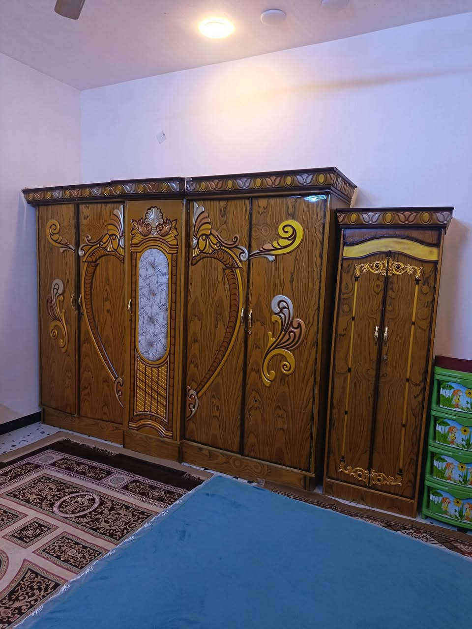 غرفه اخشاب للبيع عراقي سعره 400 الف ***********
