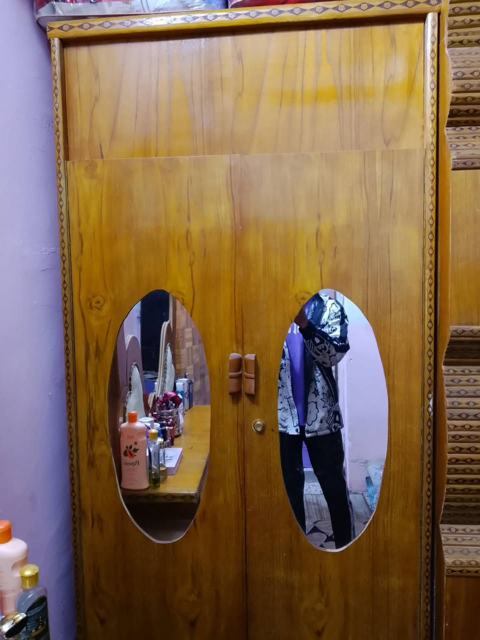 سلام عليكم غرفه نجاره  لبيع مستعجل
سعر 800وبيهه مجال /ما متواجد هنا رقمي ***********
