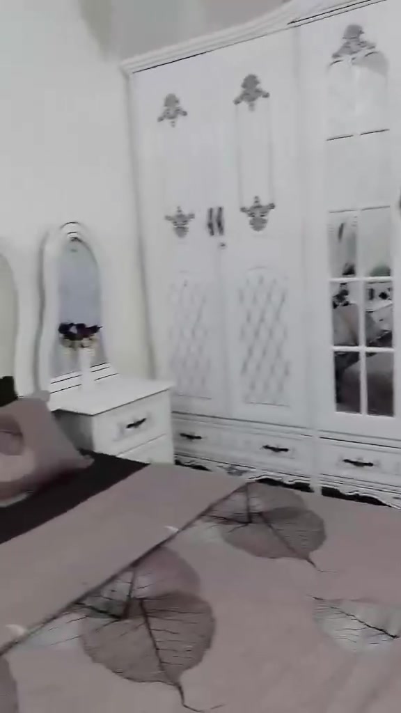 غرفة نوم عراقي نضيفه مستعمله كم شهر للاتصال***********
