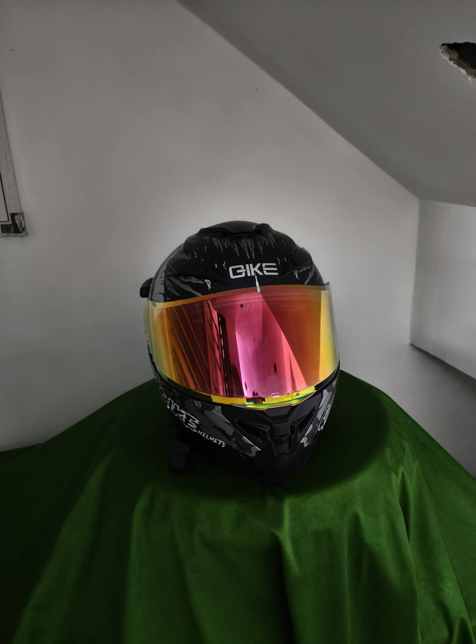 سلامة عليكم غراض البيع
 1 : ستان مال موبايل ب 10
2 : يدات بريك لون ذهبي ب 15
3 : يدات بريك فضي 15
4 : ذراع مال بريك خلفي و قبق عنبار ب 20
5 : فج اصلي مال تفصيخ برمبو ب 50
6 : لوحة مال رقم على شكل خفاش ب 15
7 خوذة اصليه من شركة  GIKE نظيفه كلش وما ملبوسه ب 75
 وتوصيل موجودة


**إذا كنت صاحب هذا الإعلان وتريد حذفه لأي سبب، رجاءا أرسل رسالة إلى الدعم الفني**