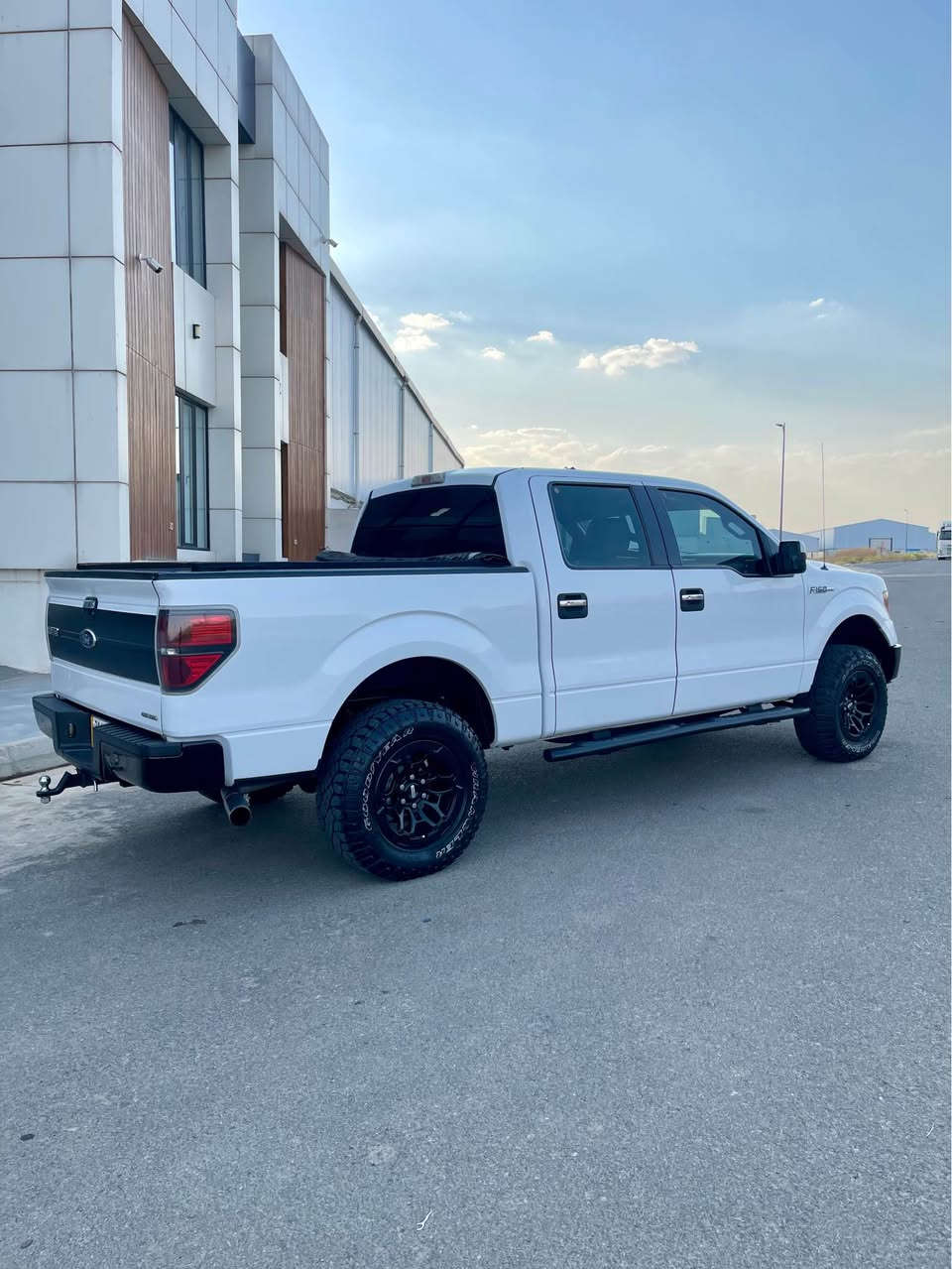 بۆ فرۆشتن: فۆرد F-150 FX2 مۆدێل ٢٠١١ 🛻
 
❖ مۆدێل: ٢٠١١ (ڕەنگی سپی)
❖ جۆر: FX2 (لێخوڕینی 4x2)
❖ بزوێنەر: V8 (مەکینە بەشەرت)
❖ بۆیاخ: بێ بۆیاخە (تەواو پاک و بێ کێشە).
❖ ناوەوە: ناو زەرد و کوشن جلد (زۆر خاوێن، وەک لە وێنەی ⁠دیارە).: چوار تایەی good ⚡️year  تايه .
❖ ژمارە و سەنەوی: ژمارەی سلێمانی نوێیە، سەنەوی تا ٢٠٣١ تازەیە و بەشەرت.
❖ تێبینی: سەیارەکە هی کۆمپانیای نیڤایە، زۆر توندوتۆڵە، بێ مەسرەف و ماڵی دۆستە.
💵 نرخی قفل: ١٣٨ وەرەقە - بەم مواسەفات و پاکییە بەو نرخە لە هەموو عێراقدا نییە!
📞 ژمارەی تەلەفۆن2003-140-0770
━━━━━━━ ★ ━━━━━━━ السليمانية, العراق


**إذا كنت صاحب هذا الإعلان وتريد حذفه لأي سبب، رجاءا أرسل رسالة إلى الدعم الفني**
