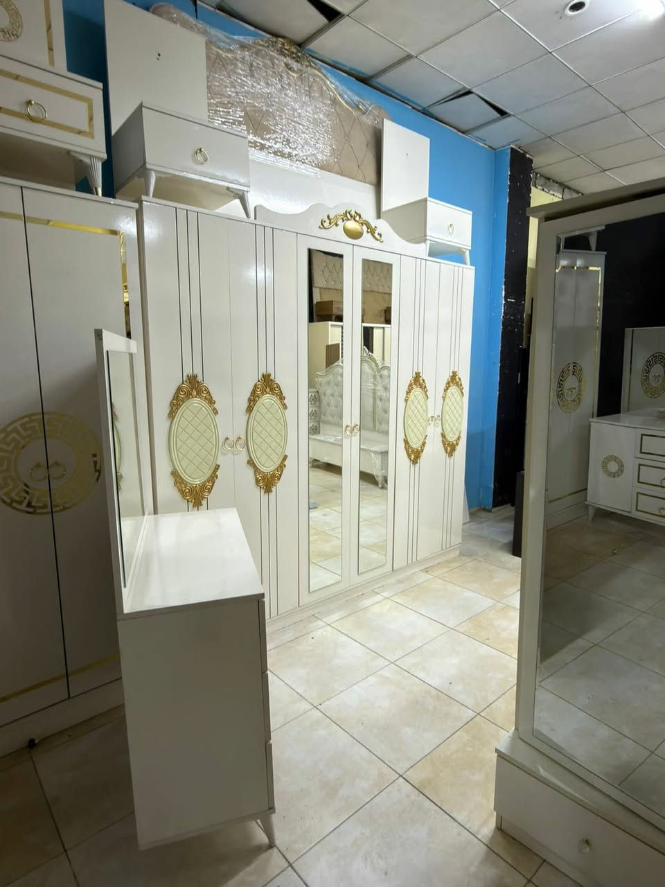 غرفة نوم تركية ملكية خمس قطع نظافة فول 
يتوفر نقل وشد مجانا داخل اربيل


**إذا كنت صاحب هذا الإعلان وتريد حذفه لأي سبب، رجاءا أرسل رسالة إلى الدعم الفني**