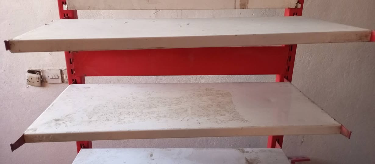 رفوف تركيب ثقيل عرض 1م عدد 7سعر المتر 55 ألف يركب واحد بالآخر تركب الرف حسب القياس المراد العنوان بغداد العبيدي للاتصال ***********
