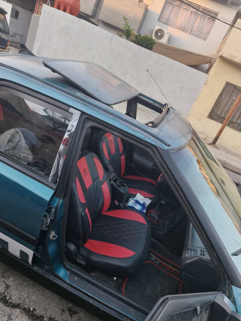 مازده رقم جديد مسطر 
شرط تحويل 
سعر 30وبيها مجال الطيبين 
سياره شرط مكينه كير 
تبريدها شغال بس نقص كمبريس 
مكان سياره موصل لاايسر حي تحرير 
***********
