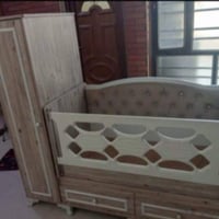 سرير طفل • نضيف • اليوسفيه