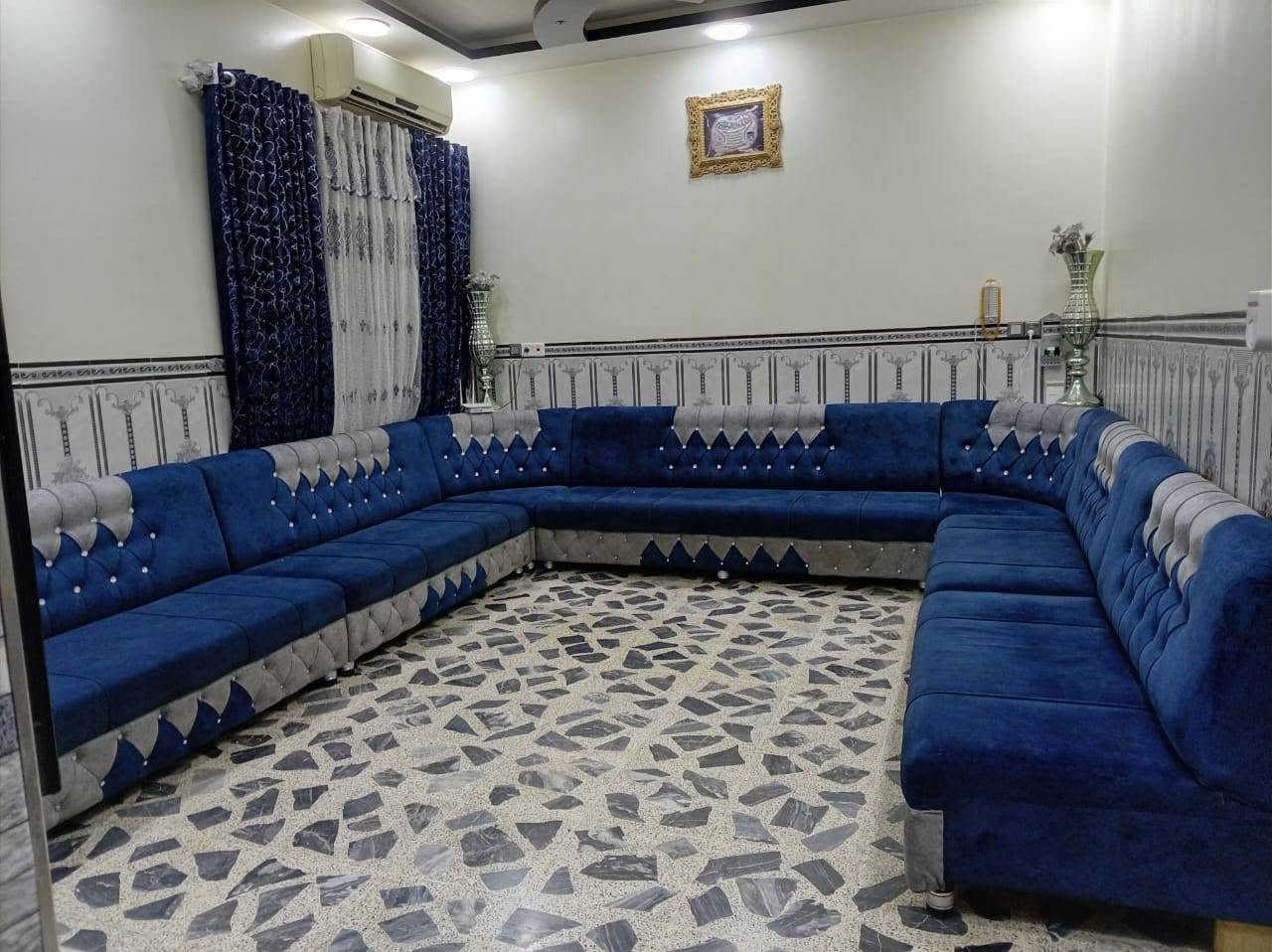 السلام عليكم ديوان عراقي للبيع شغل موصل 13 متر جديد مستعمل شيء قليل السعر 750 قفله الوان موصل جانب الايسر***********
