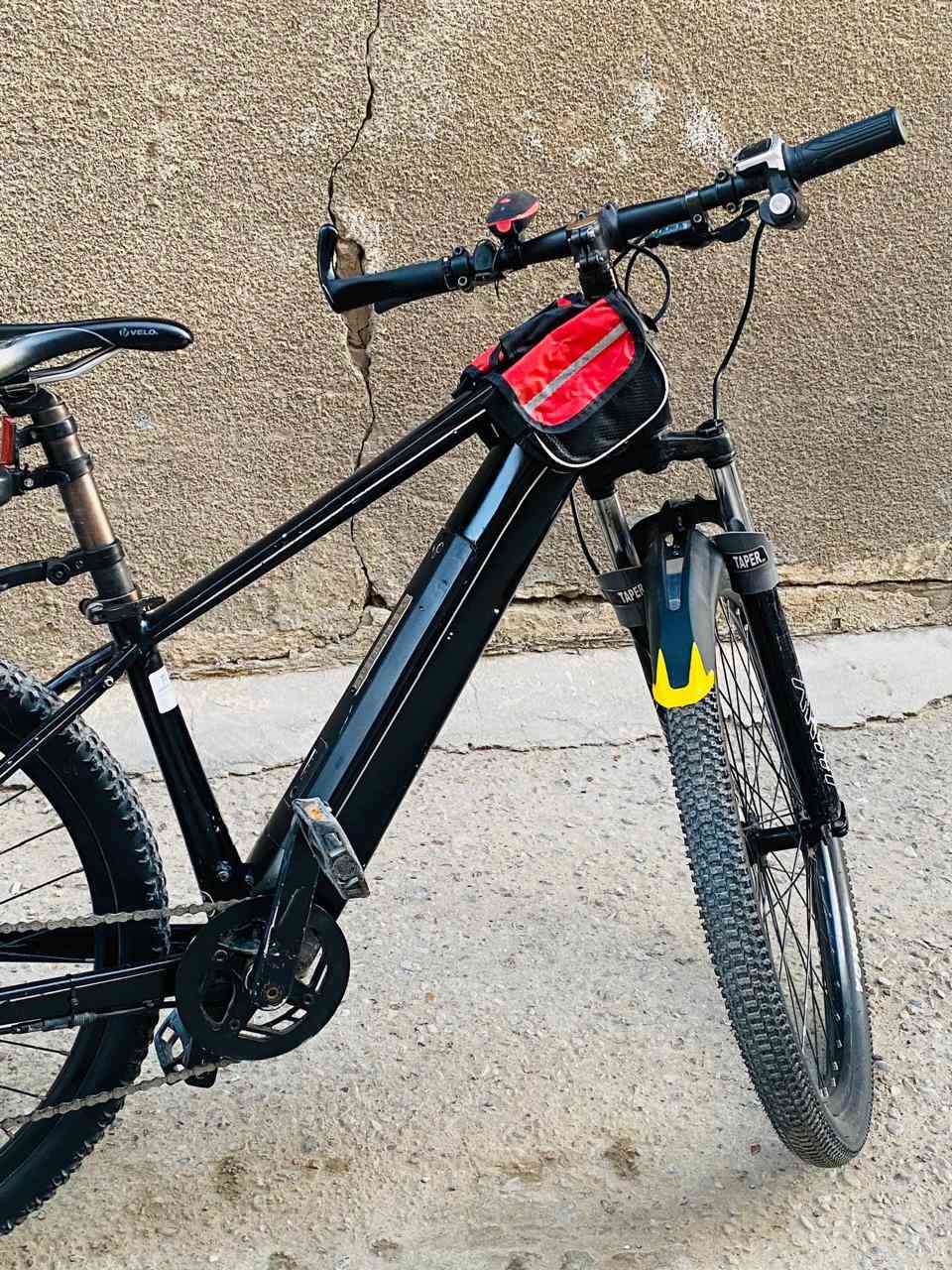 السلام عليكم للبيع بايسكل شحن ليثيوم ياباني اصلي مال باله ماركه بطاريه 36فولت ملف 500 واط يجي وياه بصمتين وسويجين مكاني بغداد جديده سعر 500 وبي مجال *********** مامتواجد خاص فقط على الرقم
