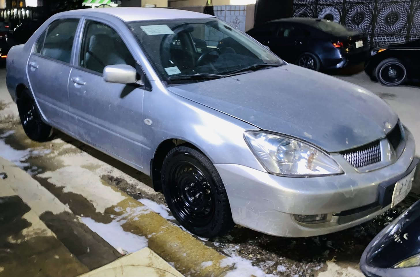 سلام عليكم لانسر 2011
مكينة2000
تدفئة تبريد 
تخم تاير جديد
صدر جديد
شاشةكامرة 
سيارة مال بيت 
شرط تحويل
صبغ حزام جراد فقط مكفولة من الضربة والكص 
مكان بغداد حي اور
رقم/*********** اتصال فقط
السعر85بيها مجال
