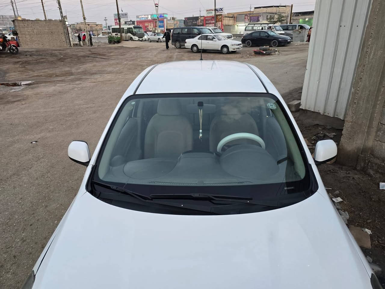 سلام عليكم نيسان صني هندي البيع موديل 22 سياره بيه ضربه في جاملغ الكدام اليسر والخلفي شبر مكان بصرة كرمه علي الطيف السعر 115 وبيه مجال ***********
