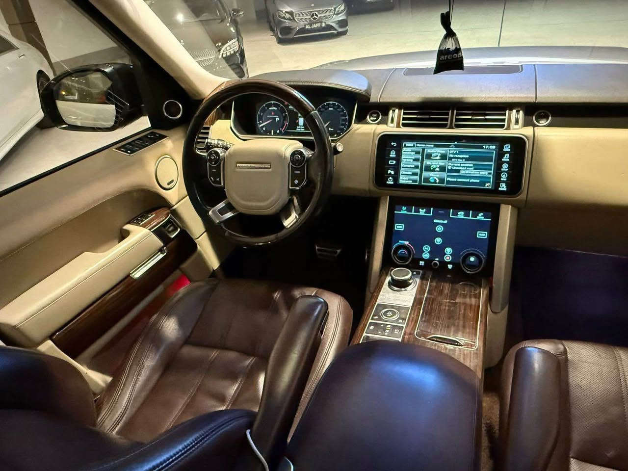 ‎السلام عليكم رانج روفر فوگ اوتوبايجرفي 

‎سوبر جارج 8 سلندر

Range Rover Vouge  Autobiography V8 Supercharged

‎سعر ٢٤٨ ورقه 

‎ملاحضه:سياره كامل داخل + خارج انامي و الخلفي تحديث ٢٠٢٢
‎لايت بك لايت دبل شاشه دعاميات بنيد تحديث شكل جديد
‎بيها ٤ قطعات صبغ بدون داخل ل تحديث 
‎موديل 2014 
‎سياره
‎ماشيه  150000  كيلو 
‎1.ابواب شفط 
‎2.رادارات
‎3.المقاعد الامامي والخلفي تدفئة وتبريد
‎4.مقاعد امامية مساج وتدليك بوضعيات مختلفة
‎5.تدفئه ستيرن 
‎6.اناره محيطيه 
‎7.وانارة داخليه مخفية ملونة
‎8.وضعيات قيادة رياضية خاصة
‎9.جكات 
‎10.صندوق كهرباء
‎11.ثلاجة
‎12.تحديد مسار 
‎13.نقطه عمياء 
‎14.رادار 360 
‎15.رادار امامي 
‎16.بانوراما 
‎17.مري شفط اوتو 
‎18.شاشه تدعم ابل كار 
‎19.تحكم ستيرن لمس
‎20.ستيرن كهرباء
‎21.خزن ميموري 
‎22.كشنات كهرباء 
‎23.الداخل تو كلر
‎24.اناره ترحيبيه بالمري
‎25.كامرات 360
‎26.تشغيل عن بعد
‎27.كشنات جلد
‎28.دات شو
‎29.لايت زنون +لد
‎30.كشافات 
‎فول مواصفات 1/1 جاهزه مرقم سليمانيه 
‎تفاصيل اكثر هذا رقمي 
‎ تحياتي 
‎مكاني سليمانيه
*********** السليمانية, العراق
