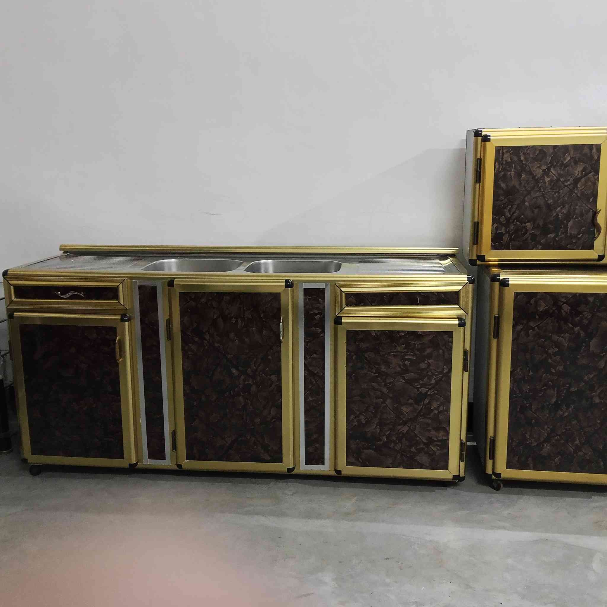 كونتر 3 متر ونص سنك 2 متر السعر 375 الشراي يتصل مكلف بنشر ***********
