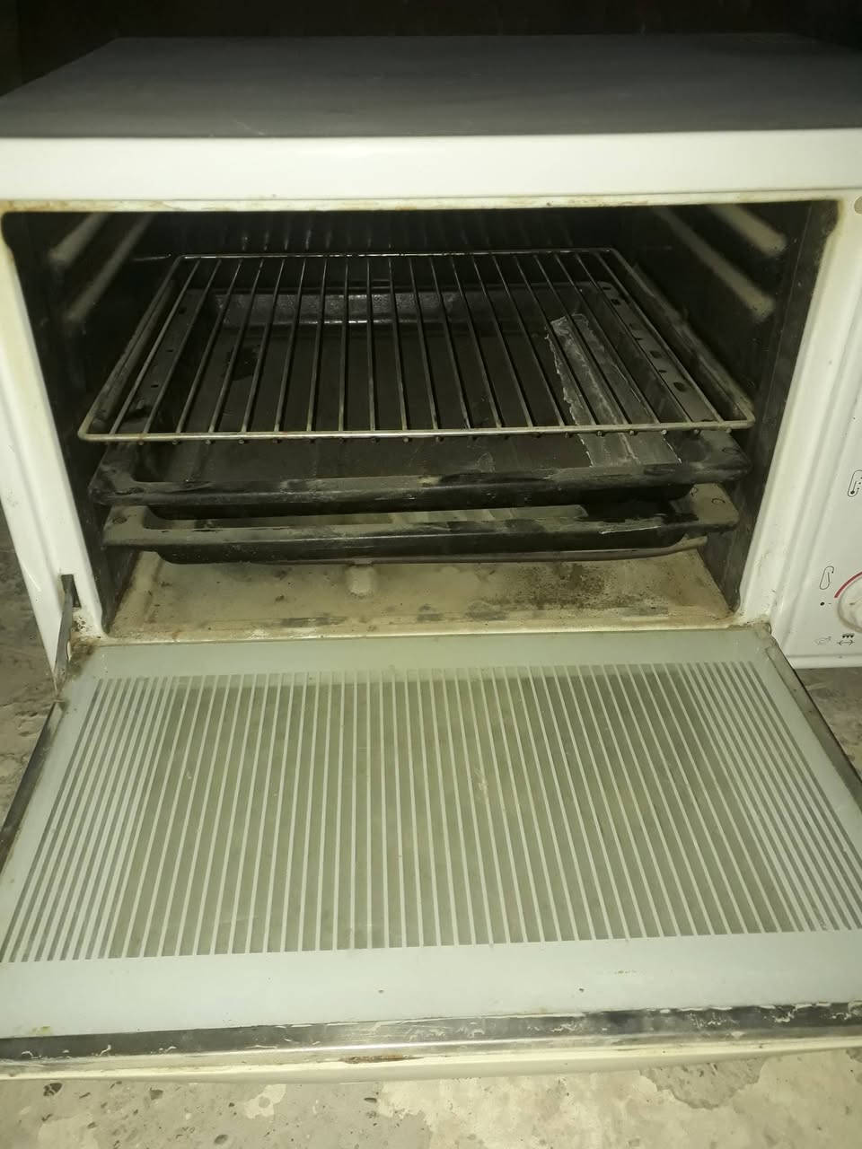 فرن شغال نضيف ***********
