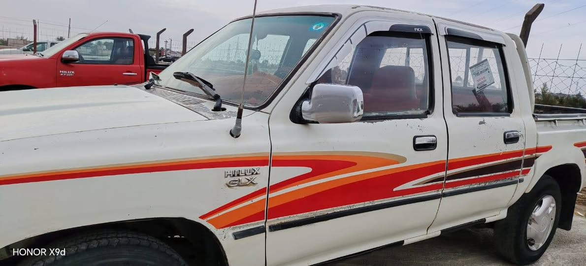 سلام عليكم بيكم للبيع موديل 92 سياره نضيفيه خير من الله مكفوله من الكلبه والضربه وكير ومحرك وشاصي كفاله رقم ذي قار انكليزي وتحويل ثاني يوم مكاني ذي قار الرفاعي سياره جاهزه كهربائيات كلها شغاله بيع او مراوس سعر 65 وبيها مجال للستفسار ***********
