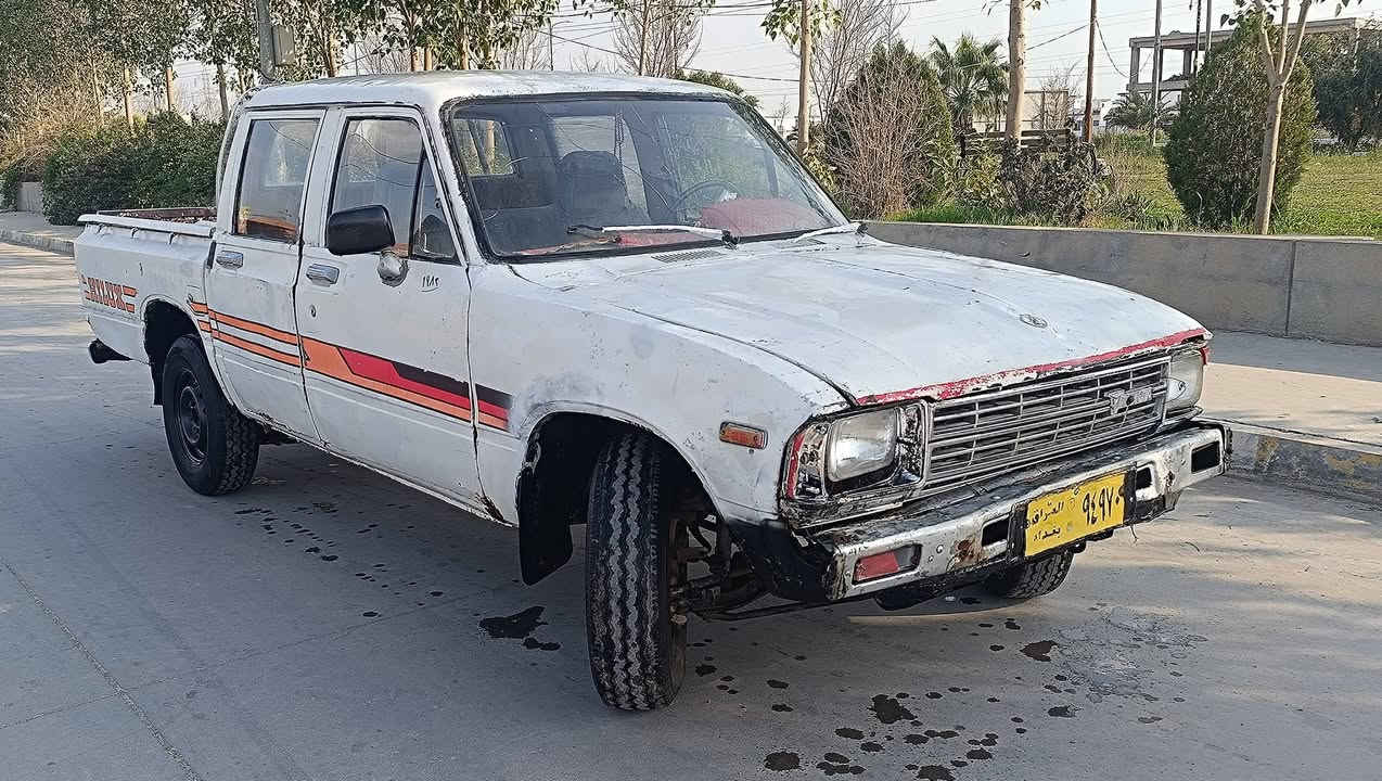 پیکاب توێتا 82
 مەکینەی بیلاد
گێڕو مەکینەو اکسل بە شەرت
بێ کێشەو ئەوەلیاتی هەیە
سعری 9 گڵا
0770 356 29 29
