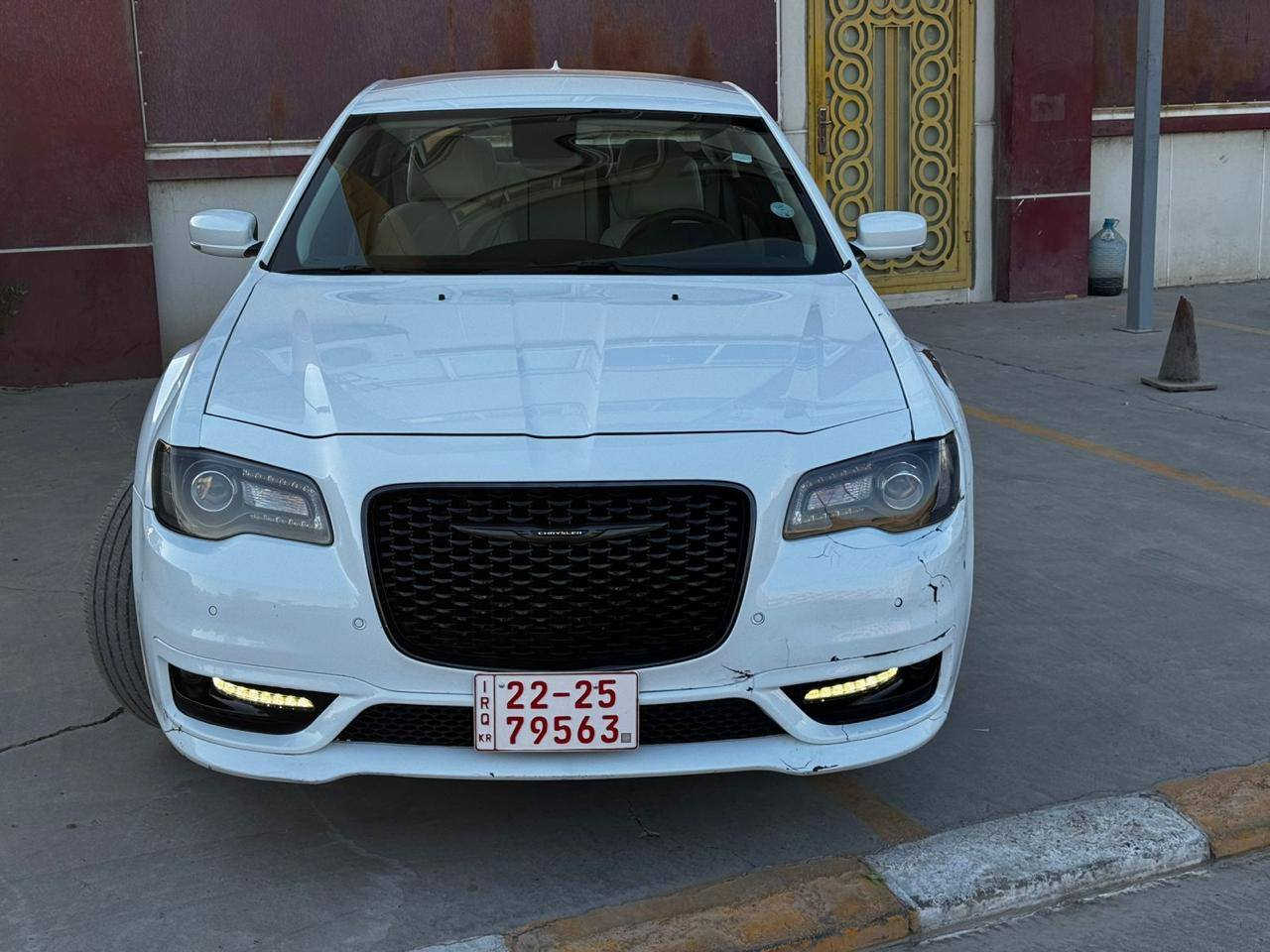 السلام عليكم
اوباما 2023 S 
سيارة بدون تبديل بدون صبغ
فول بدون بدون فتحة رقم كاتي
داخل ابيض جلد ماشية 35 الف ميل
سعر 235 ورقة مجال بسيط  
***********
