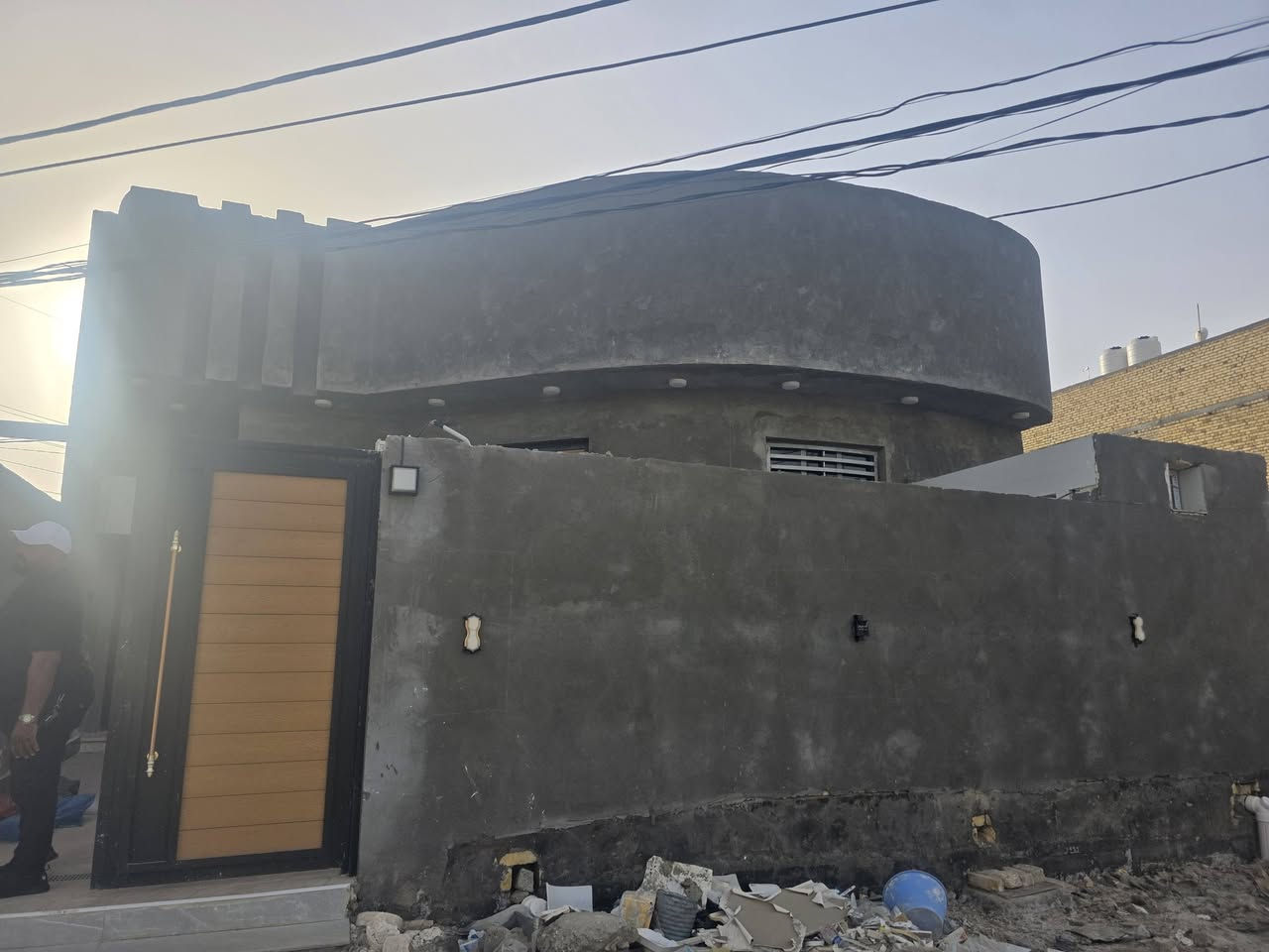 بيت للبيع زراعي حديث غير مسكون مساحته 200 متر  ع شارعين قرب طريق الصدرين ومجسر الاسكان مباشره يحتوي ع استقبال وصاله وصحيات داخليه وخارجيه كما موضح بالتصوير
***********

