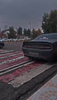 اخواني الاعزاء دوج جالنجر للبيع فقط موديل 2015 SXT V6 6 سلندر 3600  كي...